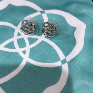 Kendra Scott Signature studs